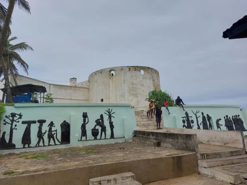 Cape Coast Castle and Assin Manso Slave River Tour - Key Points