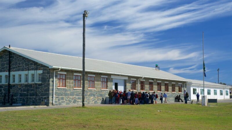 Cape Town City Highlights Tour:Robben Island, Table Mountain - Final Return and Reflection  
