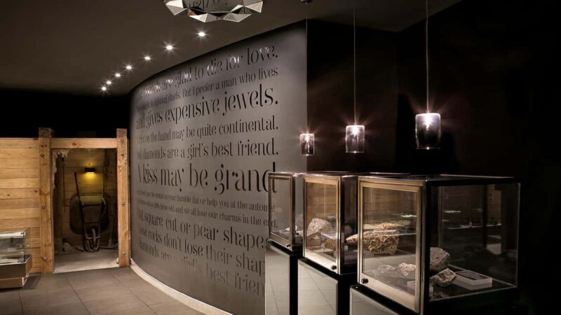 Cape Town: Private Guided Tour of Cape Town Diamond Museum - Key Points