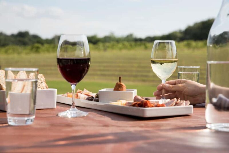 Cape Town:FRANSCHHOEK WINE TRAM, LUNCH WITH PRIVATE TRANSFER - The Allure of the Franschhoek Valley