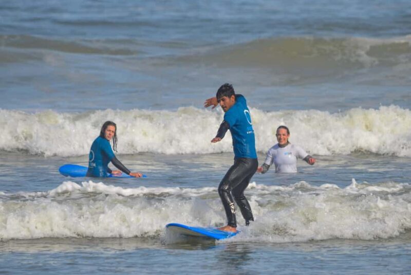 Cape Town:Learn to surf with the best view of Table Mountain - An In-Depth Look at the Surf Lesson Experience