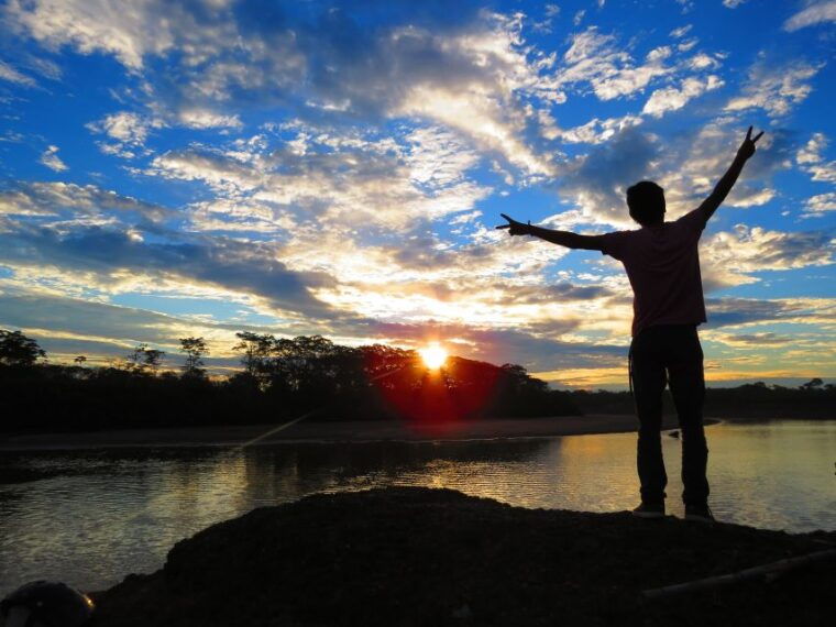 capibara-and-caiman-search-on-the-tambopata-river