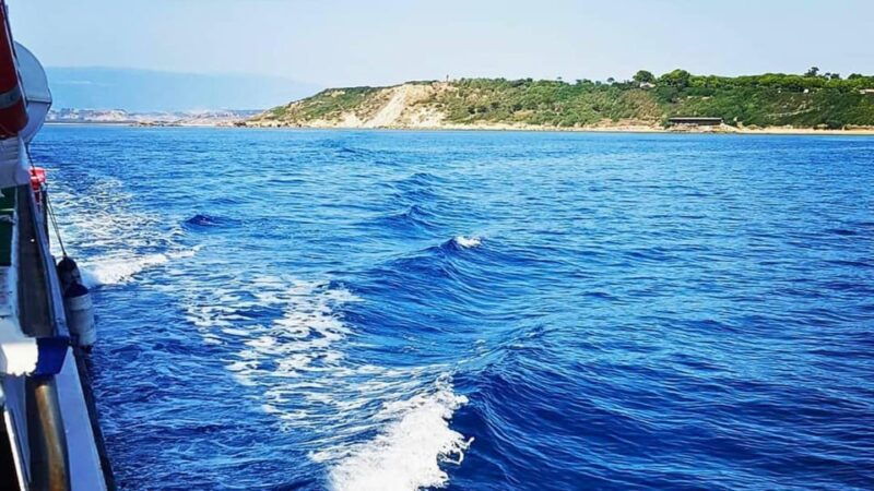 capo-rizzuto-explore-seabed-with-an-underwater-vision-boat