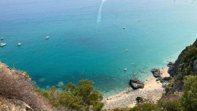 capo-rizzuto-explore-seabed-with-an-underwater-vision-boat