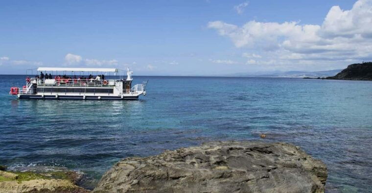 capo-rizzuto-explore-seabed-with-an-underwater-vision-boat
