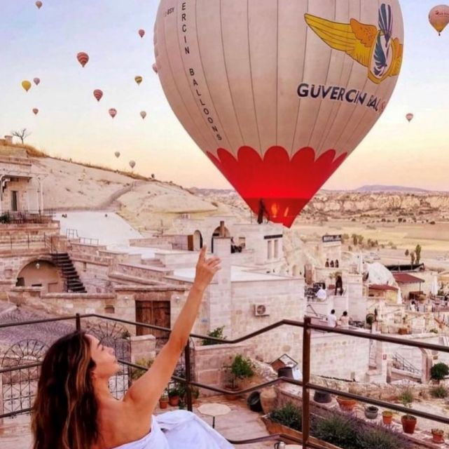 cappadocia-fairy-chimneys-sunrise-hot-air-balloon-flight