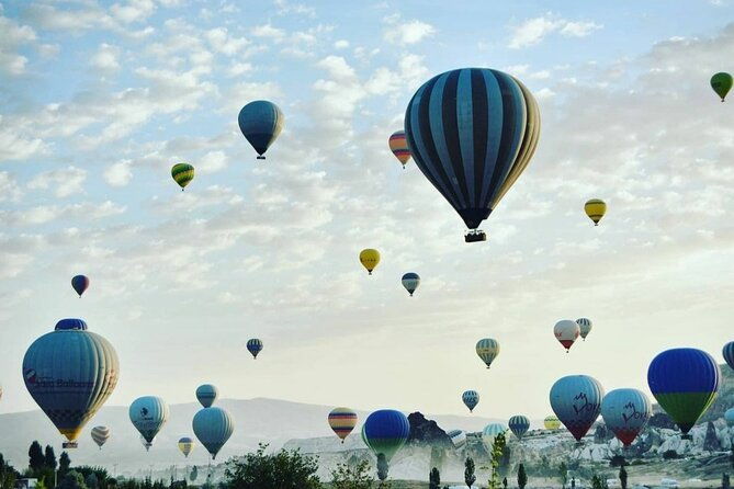 cappadocia-fantastic-hot-air-balloon-tour-champagne-breakfast