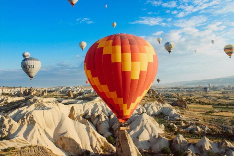 cappadocia-goreme-hot-air-balloon-flight-over-fairychimneys