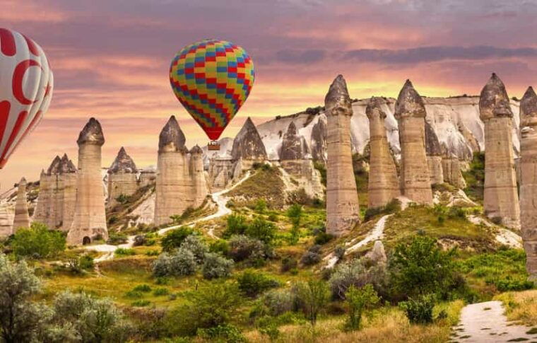 cappadocia-goreme-sunrise-hot-air-balloon-ride-w-breakfast