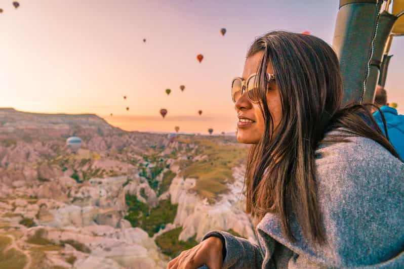 cappadocia-hot-air-balloon-flight-at-sunrise