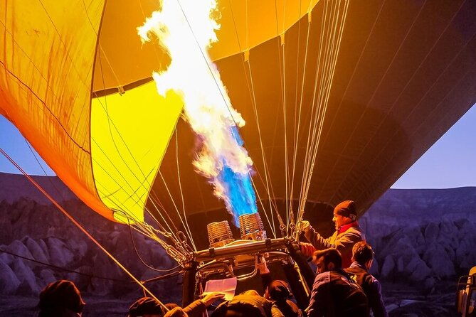 cappadocia-hot-air-balloon-flight-over-the-fairy-chimneys