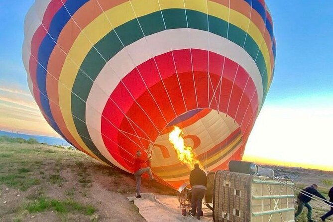 cappadocia-hot-air-balloon-ride-over-goreme-with-drinks