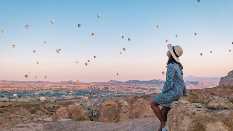 cappadocia-hot-air-balloon-watching-at-sunrise-with-pickup