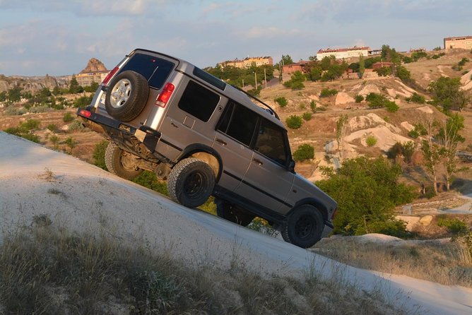 cappadocia-jeep-safari-with-hot-air-balloon-watch-at-sunrise