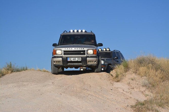 cappadocia-jeep-safari-with-hot-air-balloon-watch-at-sunrise
