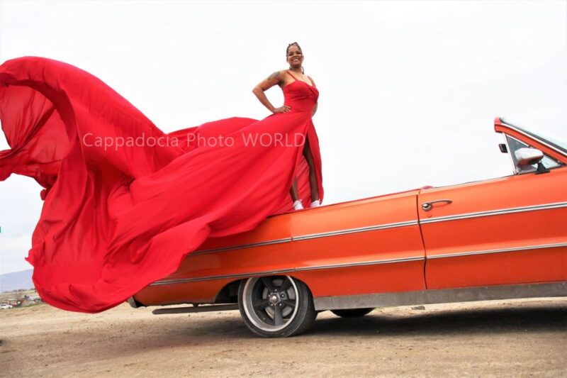 cappadocia-photo-shoot-with-classic-car-and-flying-dress