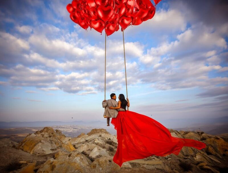 cappadocia-taking-photo-with-swing-at-hot-air-balloon-view