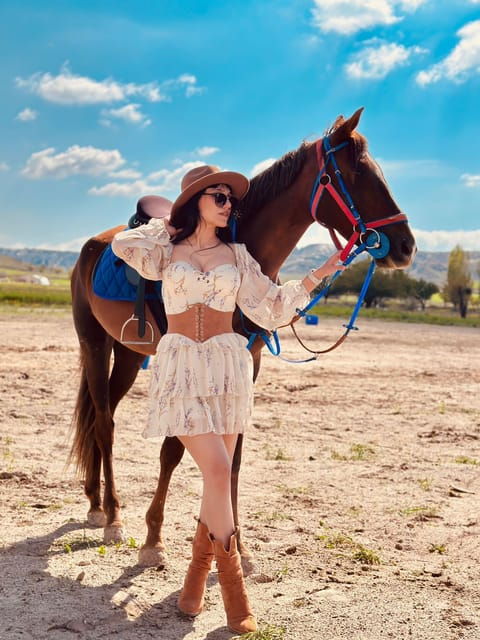 cappadocias-sunrise-horseback-riding