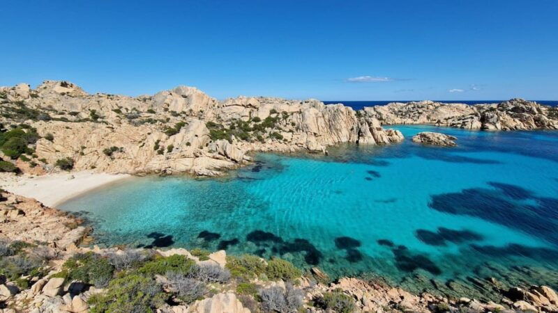caprera-hiking-to-cala-coticcio-with-aperitif