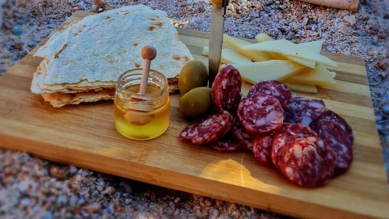 caprera-hiking-to-cala-coticcio-with-aperitif