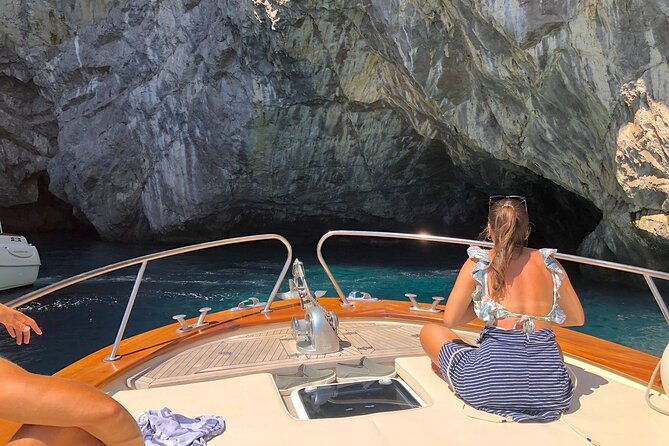 capri-and-blue-grotto-boat-tour-from-sorrento