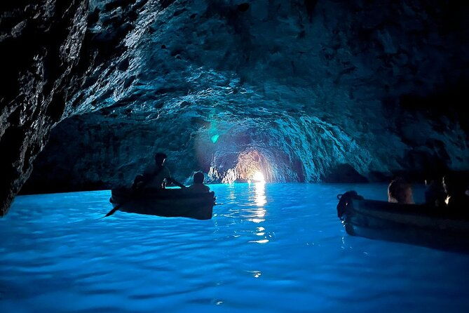 capri-and-blue-grotto-boat-tour-from-sorrento