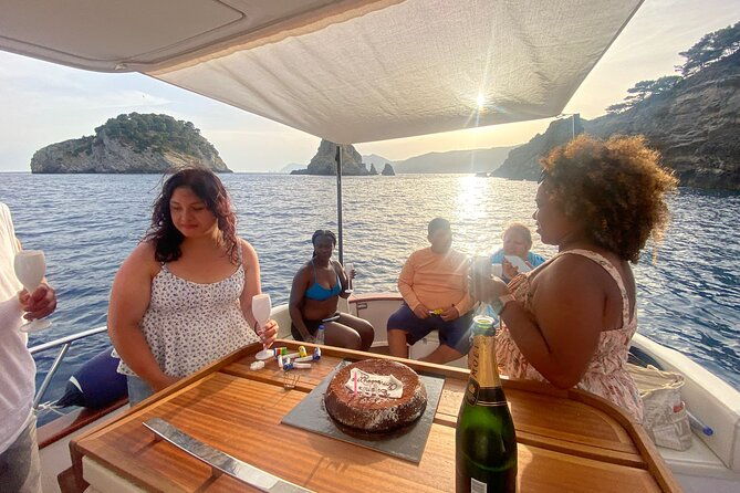 capri-and-blue-grotto-small-group-boat-tour