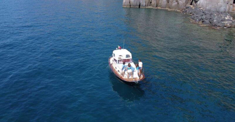 capri-blue-grotto-and-the-faraglioni-rocks-boat-tour