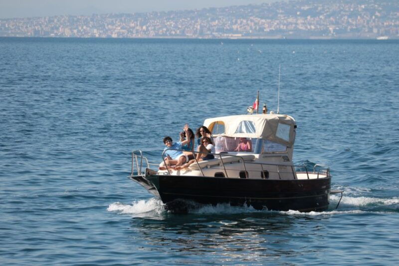 capri-blue-grotto-and-the-faraglioni-rocks-boat-tour