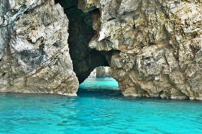 capri-boat-and-walking