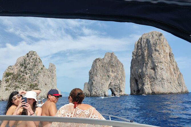 capri-boat-tour-and-city-visit-from-sorrento