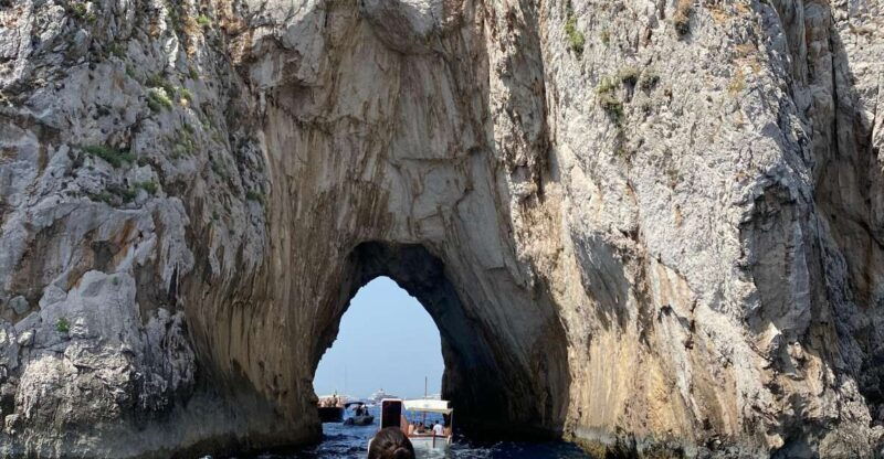 capri-boat-tour-around-capri-with-faraglioni-and-grottos