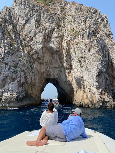 capri-boat-tour-around-capri-with-faraglioni-and-grottos