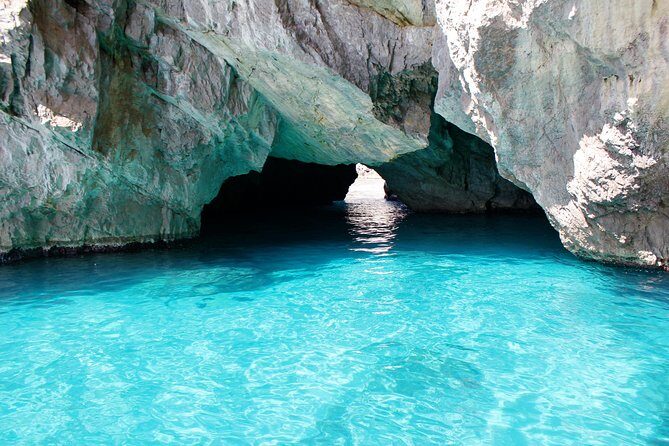 Capri boat tour from Positano with Light Lunch, Drinks & Swim - Who Should Consider This Tour?