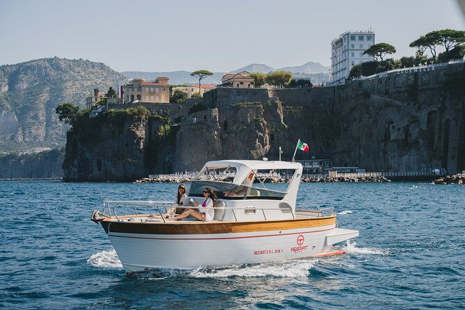 capri-boat-tour-from-sorrento-classic-boat