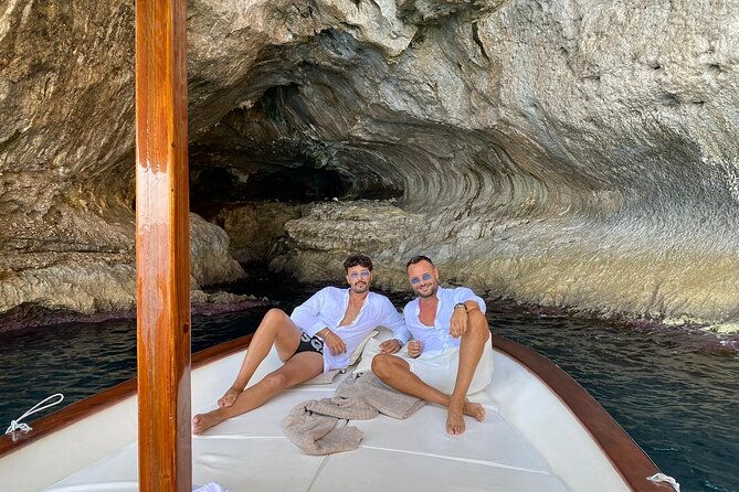 capri-boat-tour-grottoes-swim-sip-limoncello-in-a-small-group