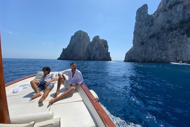 capri-boat-tour-grottoes-swim-sip-limoncello-in-a-small-group
