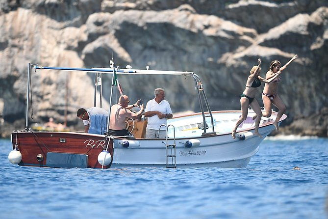 capri-boat-tour-grottoes-swim-sip-limoncello-in-a-small-group