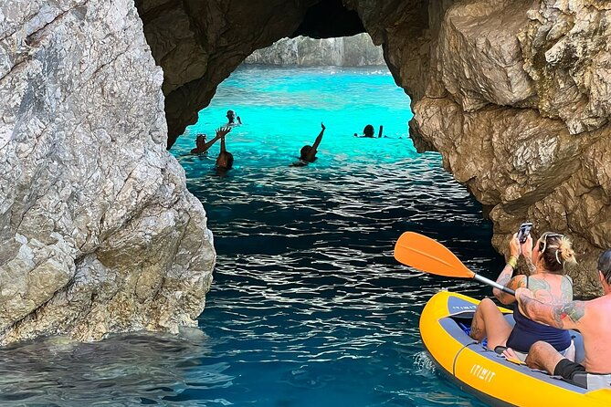 capri-boat-tour-shared-with-local-captain-2