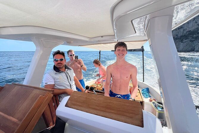 capri-boat-tour-shared-with-local-captain
