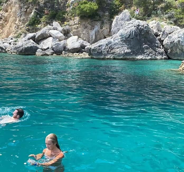 Capri: Boat Tour with Swimming, Limoncello, and Snack - The Experience in Action: What Travelers Say