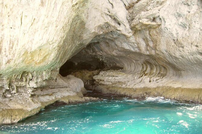 Capri by Boat: Private Tour of the Blue Grotto and Faraglioni - A Closer Look at the Experience