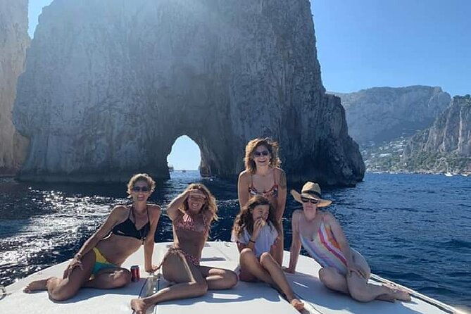 capri-collective-boat-excursion-from-positano-2