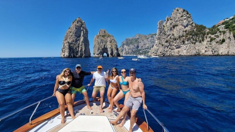 capri-exclusive-boat-tour-of-hidden-gems-with-swimming