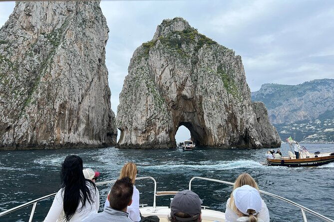 capri-exclusive-premium-semi-private-luxury-yacht-tour
