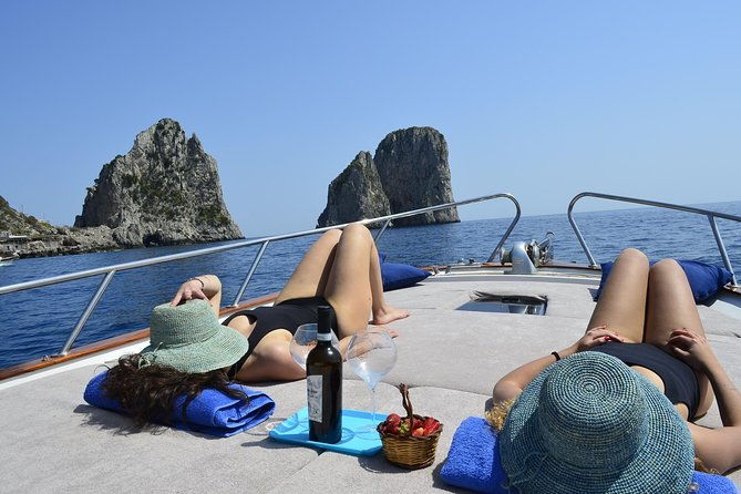 capri-excursion-in-a-private-boat