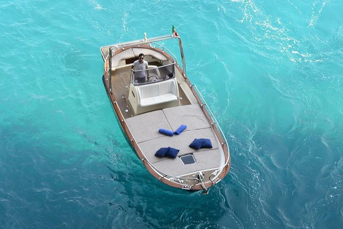 capri-excursion-in-a-private-boat