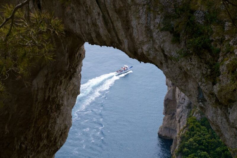 capri-guided-island-highlights-boat-tour