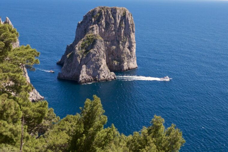 capri-guided-island-highlights-boat-tour