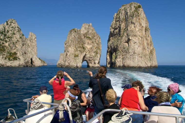 capri-guided-island-highlights-boat-tour